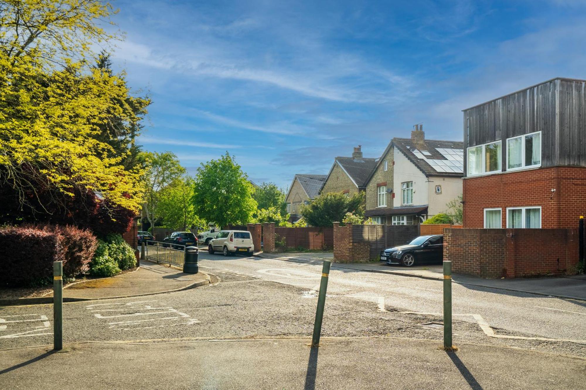 Modern 2 Bedroom Apartment In Mitcham, London Экстерьер фото