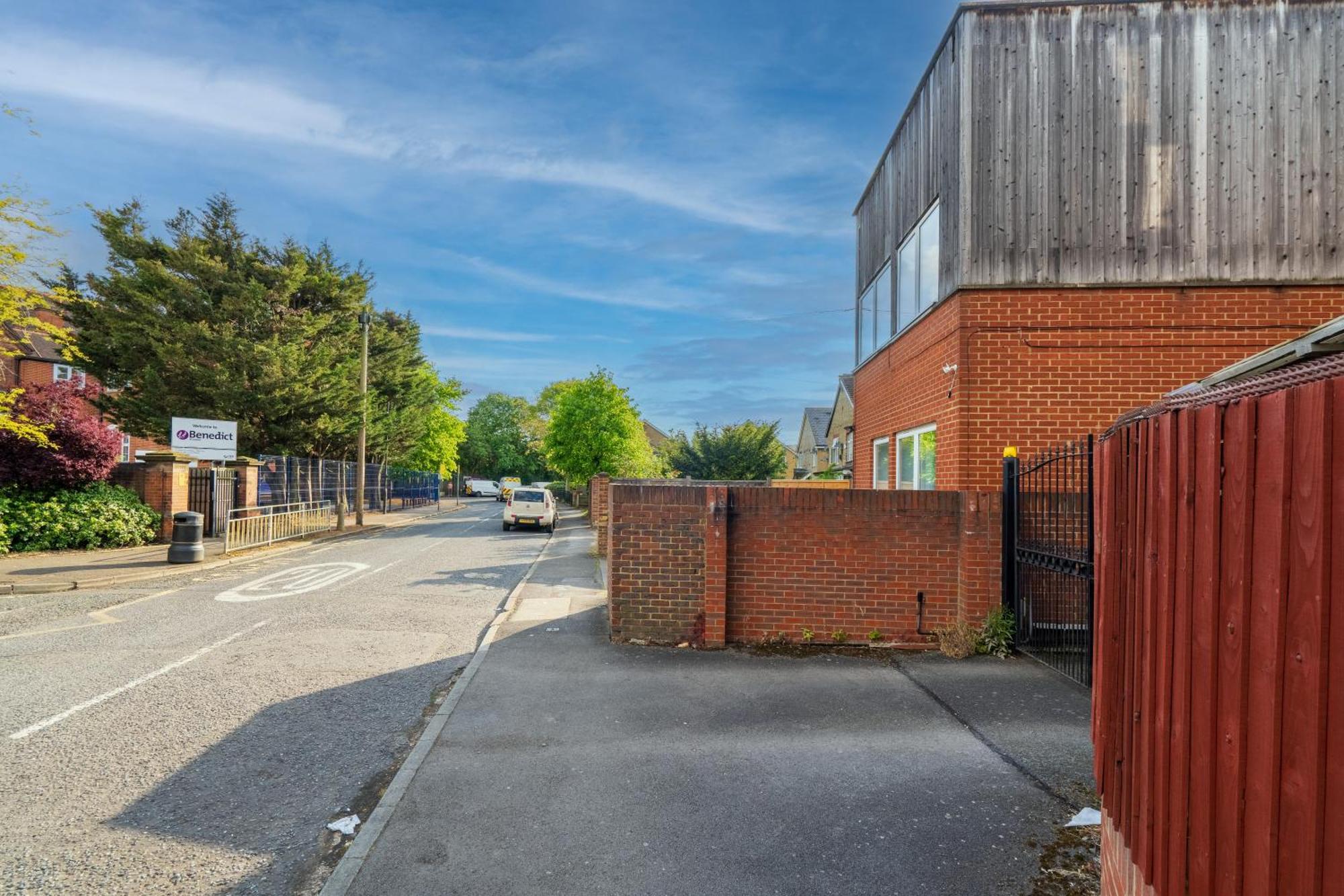 Modern 2 Bedroom Apartment In Mitcham, London Экстерьер фото