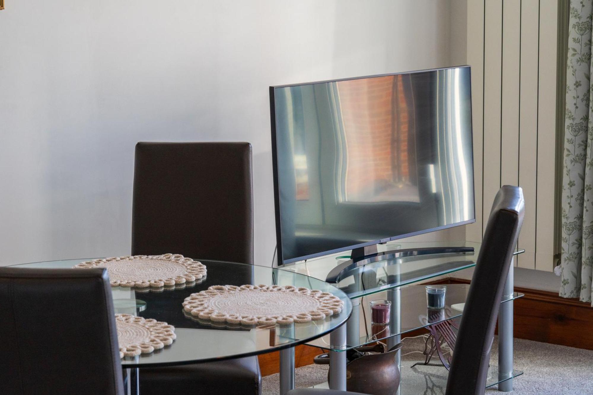 Modern 2 Bedroom Apartment In Mitcham, London Экстерьер фото