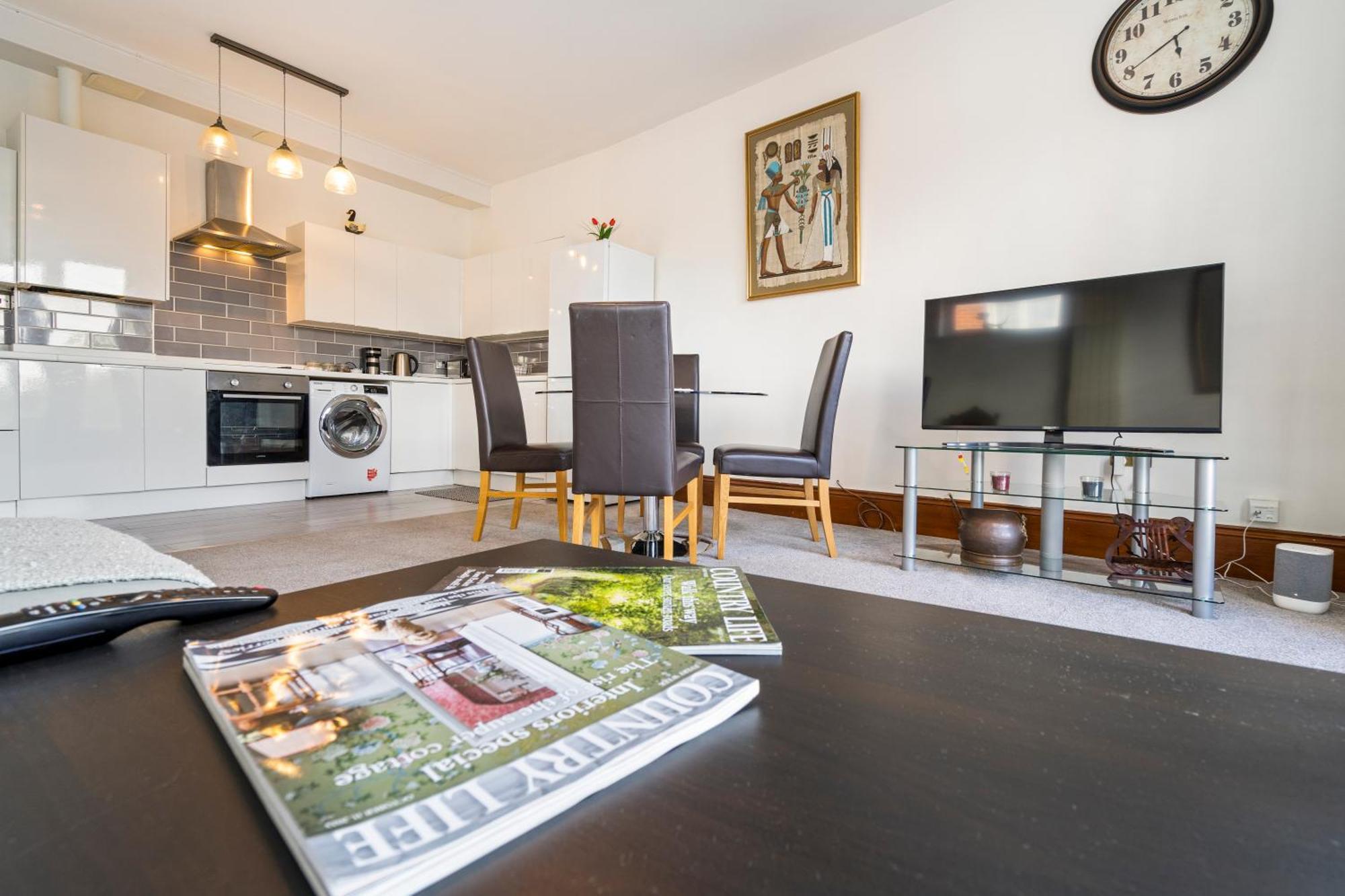 Modern 2 Bedroom Apartment In Mitcham, London Экстерьер фото