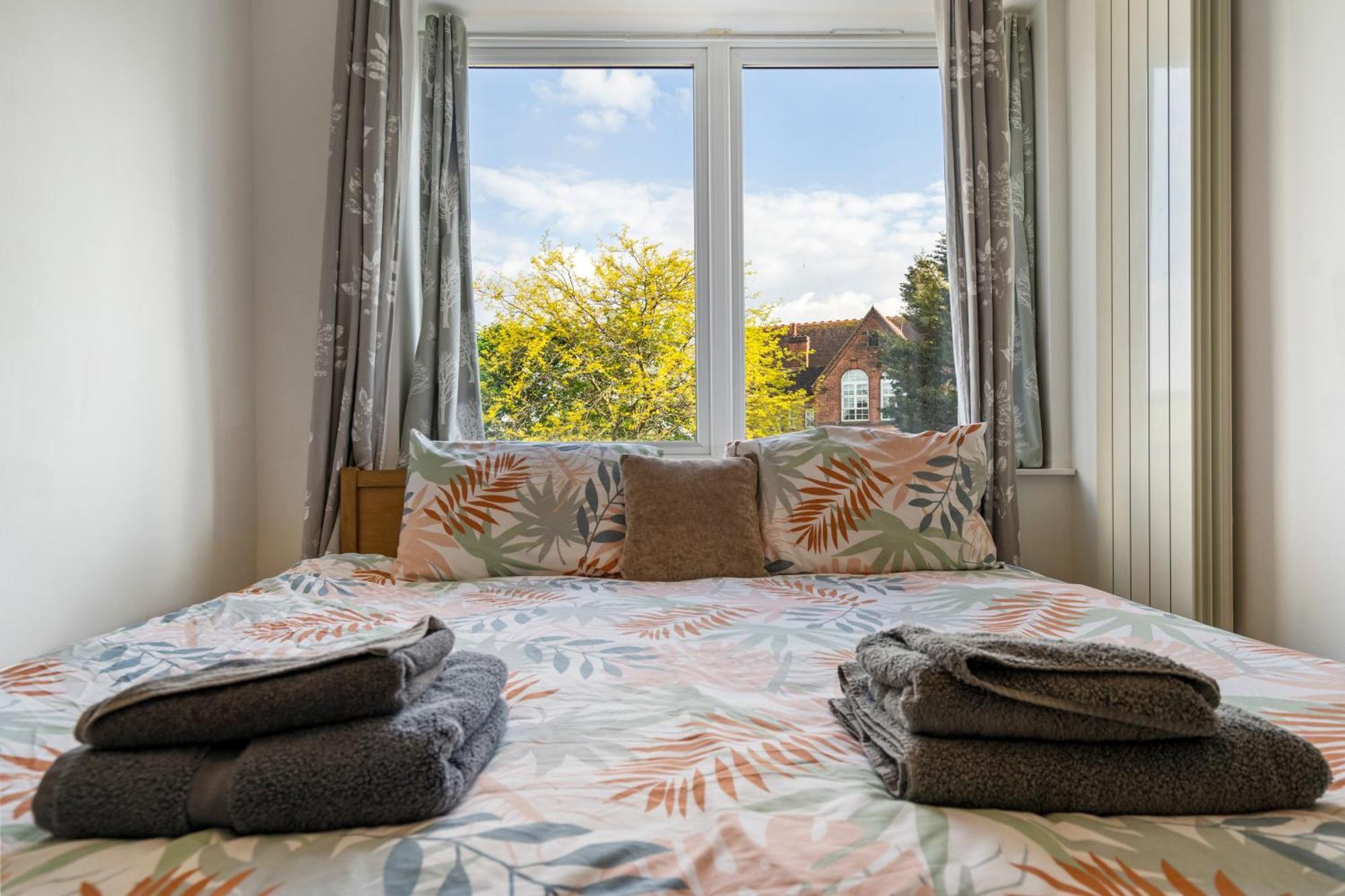 Modern 2 Bedroom Apartment In Mitcham, London Экстерьер фото