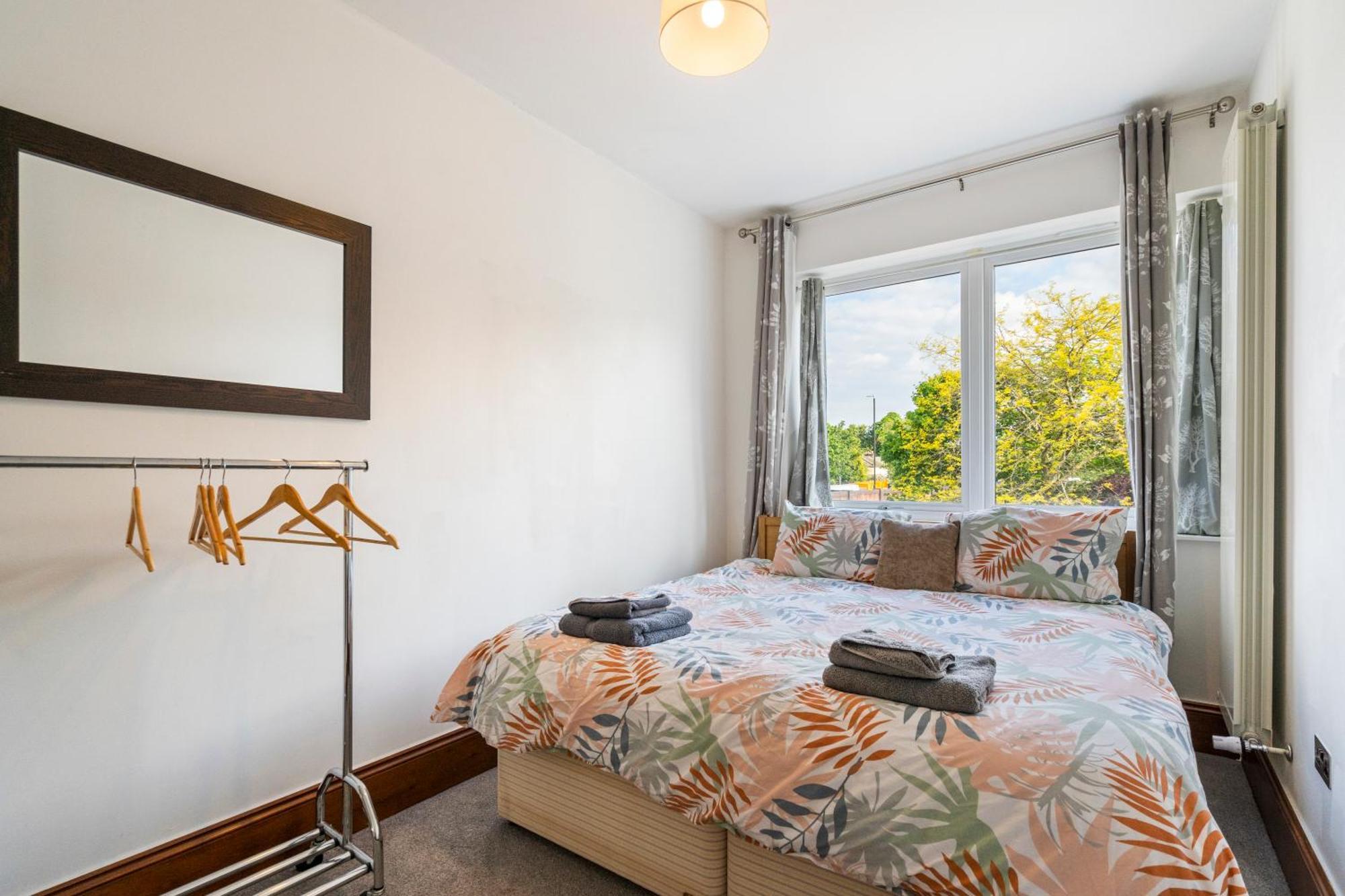 Modern 2 Bedroom Apartment In Mitcham, London Экстерьер фото