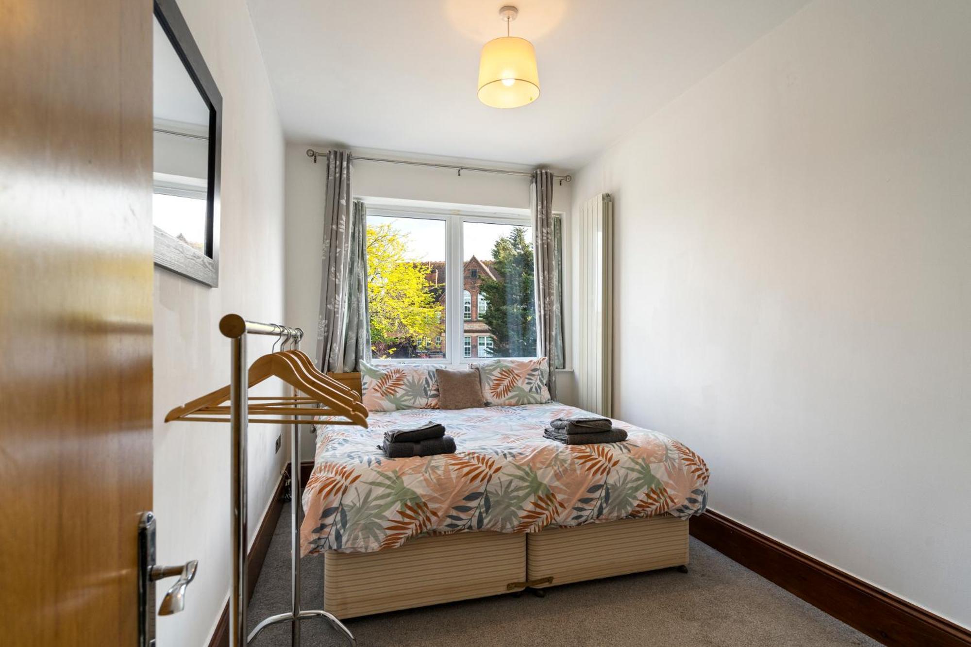 Modern 2 Bedroom Apartment In Mitcham, London Экстерьер фото